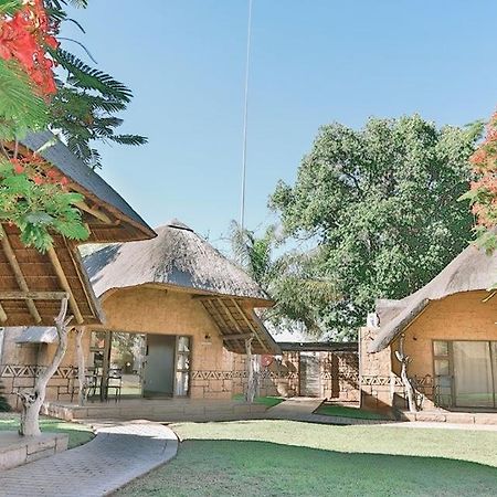 Tshukudiba Game Lodge Tom Burke Bagian luar foto