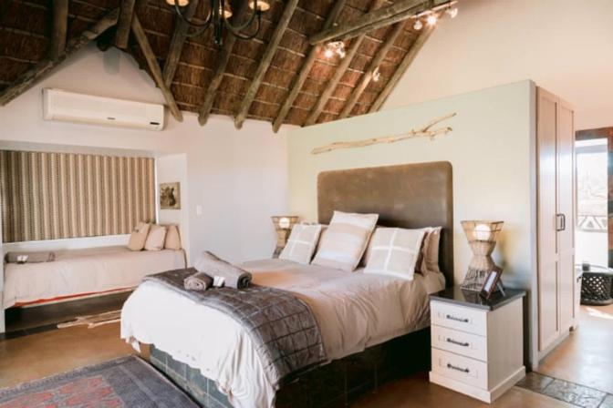 Tshukudiba Game Lodge Tom Burke Bagian luar foto