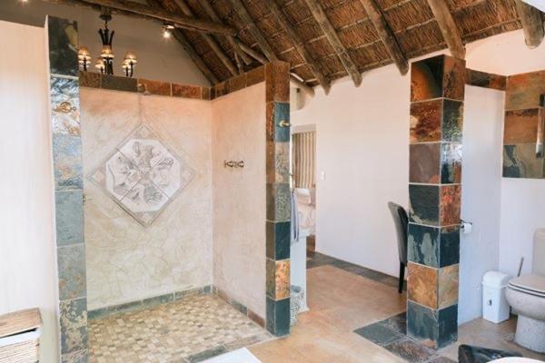 Tshukudiba Game Lodge Tom Burke Bagian luar foto