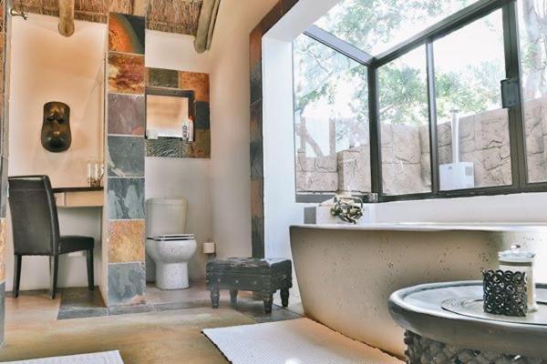 Tshukudiba Game Lodge Tom Burke Bagian luar foto