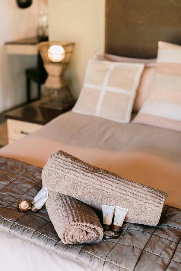 Tshukudiba Game Lodge Tom Burke Bagian luar foto
