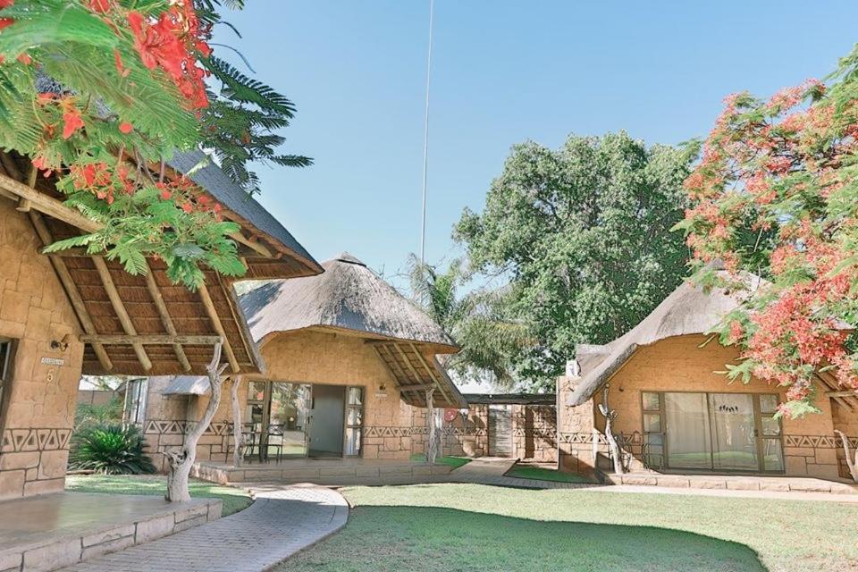 Tshukudiba Game Lodge Tom Burke Bagian luar foto