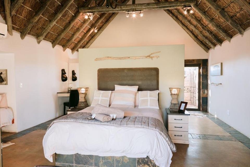 Tshukudiba Game Lodge Tom Burke Bagian luar foto