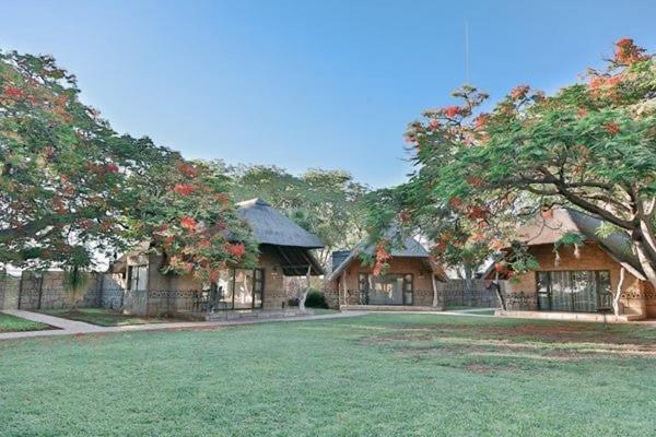 Tshukudiba Game Lodge Tom Burke Bagian luar foto